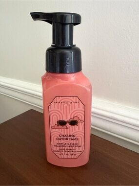 Bath & Body Works Coral Pink Foaming Hand Soap - Chasing Daydreams